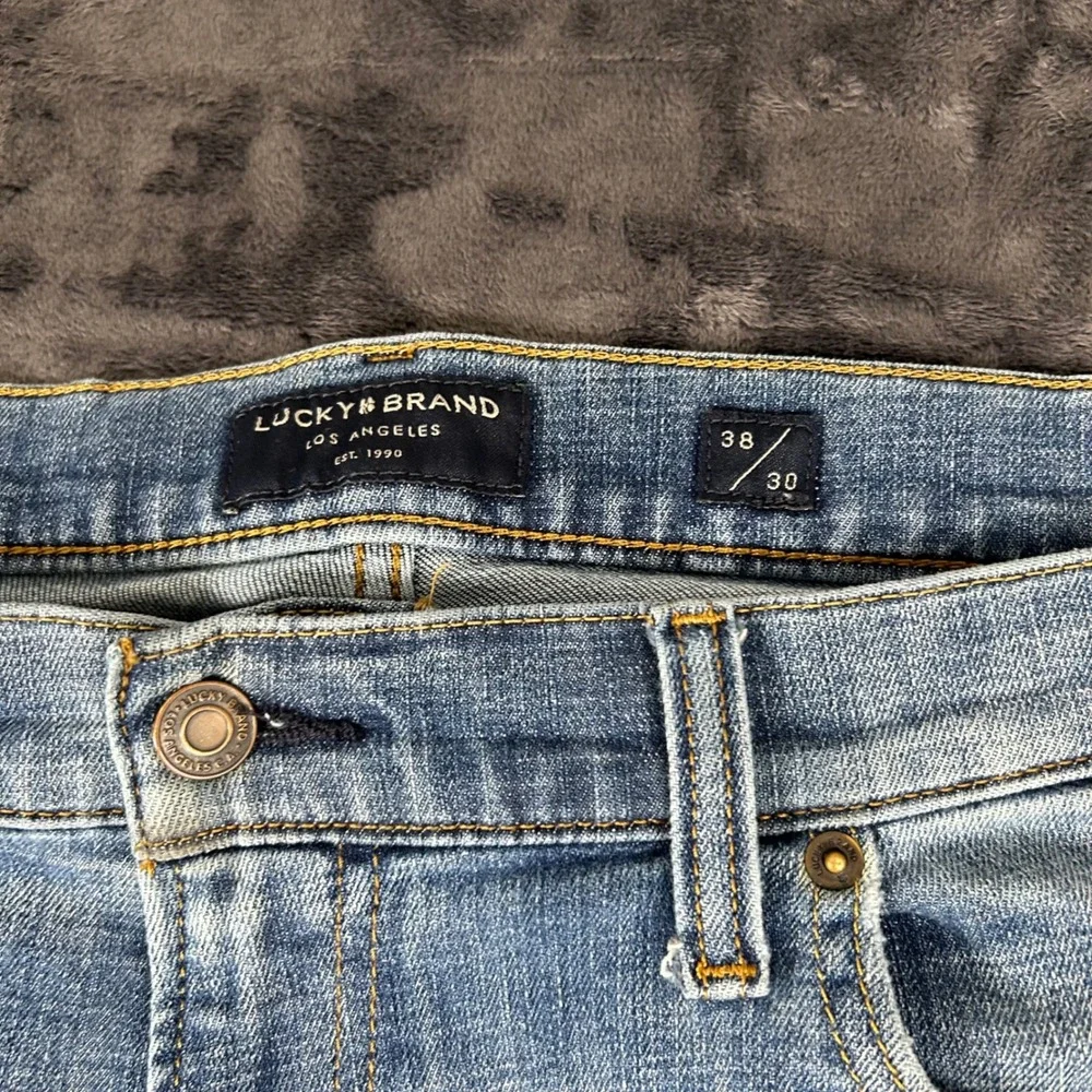 Lucky Brand 221 Straight Jeans Mens 38x30 Blue Medium Wash Denim 3271